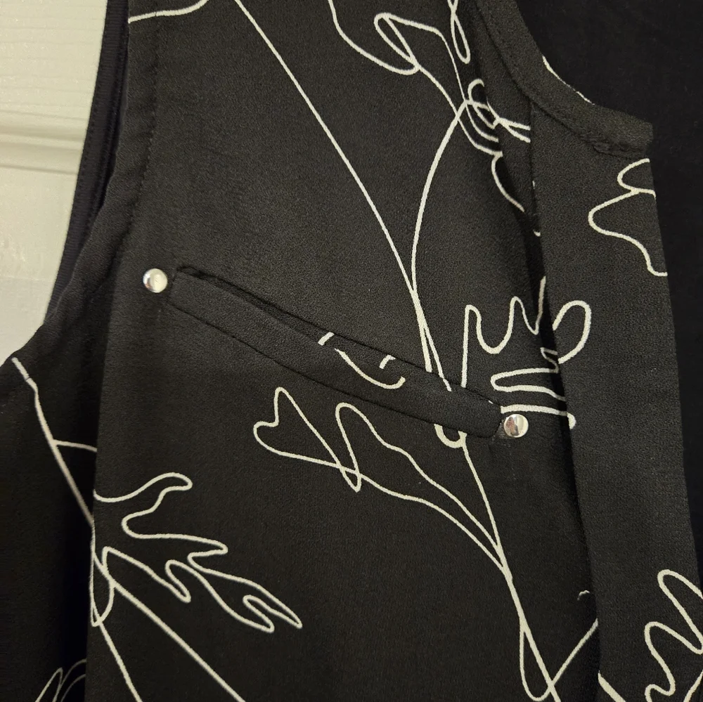 Ricki's sleeveless blouse - Size Medium - Picture 3 of 6